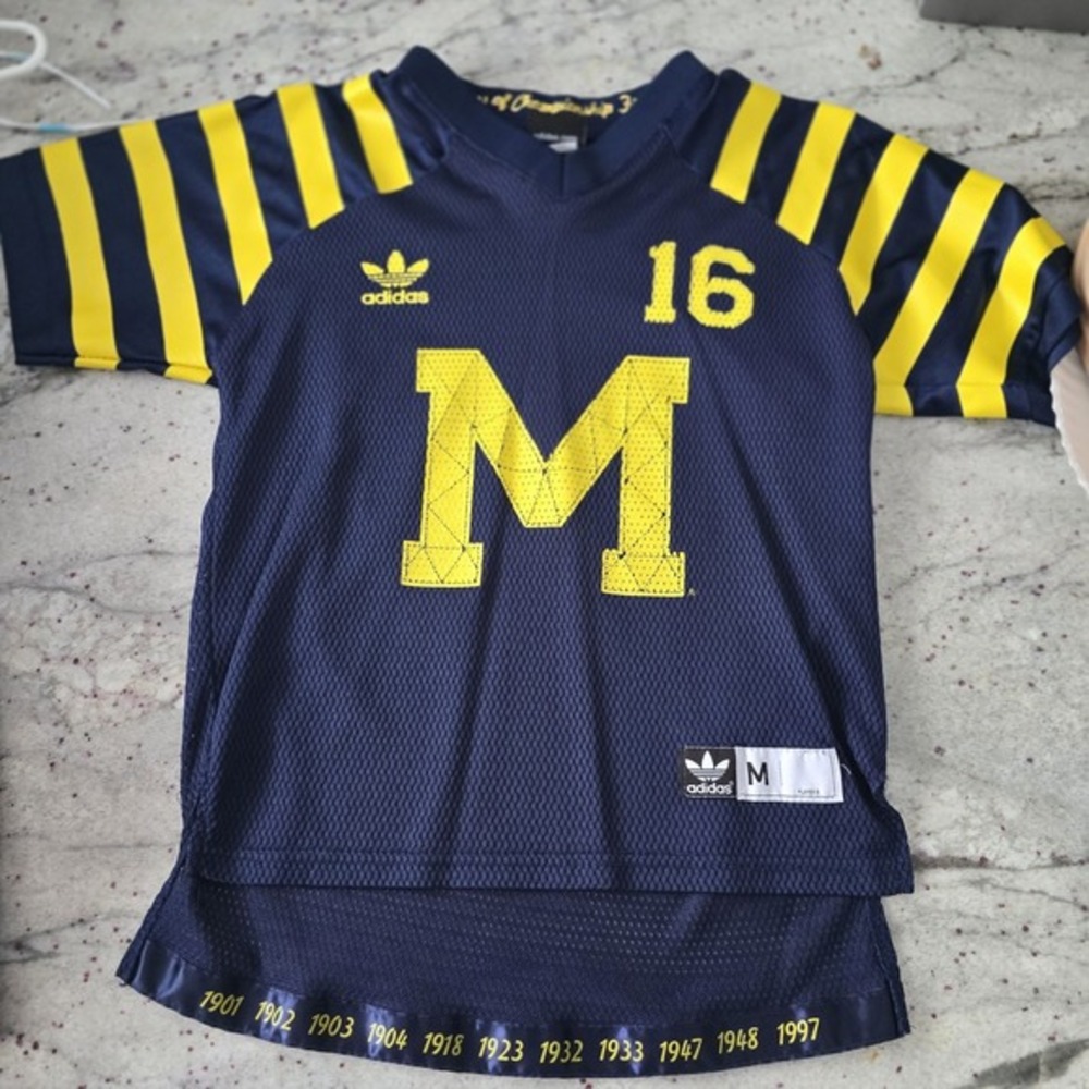 Denard Robinson Michigan Wolverines Throwback Jersey Youth Medium 10/12